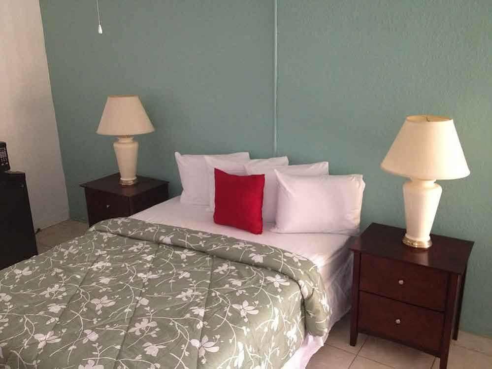 Castle By The Sea Motel 2*
