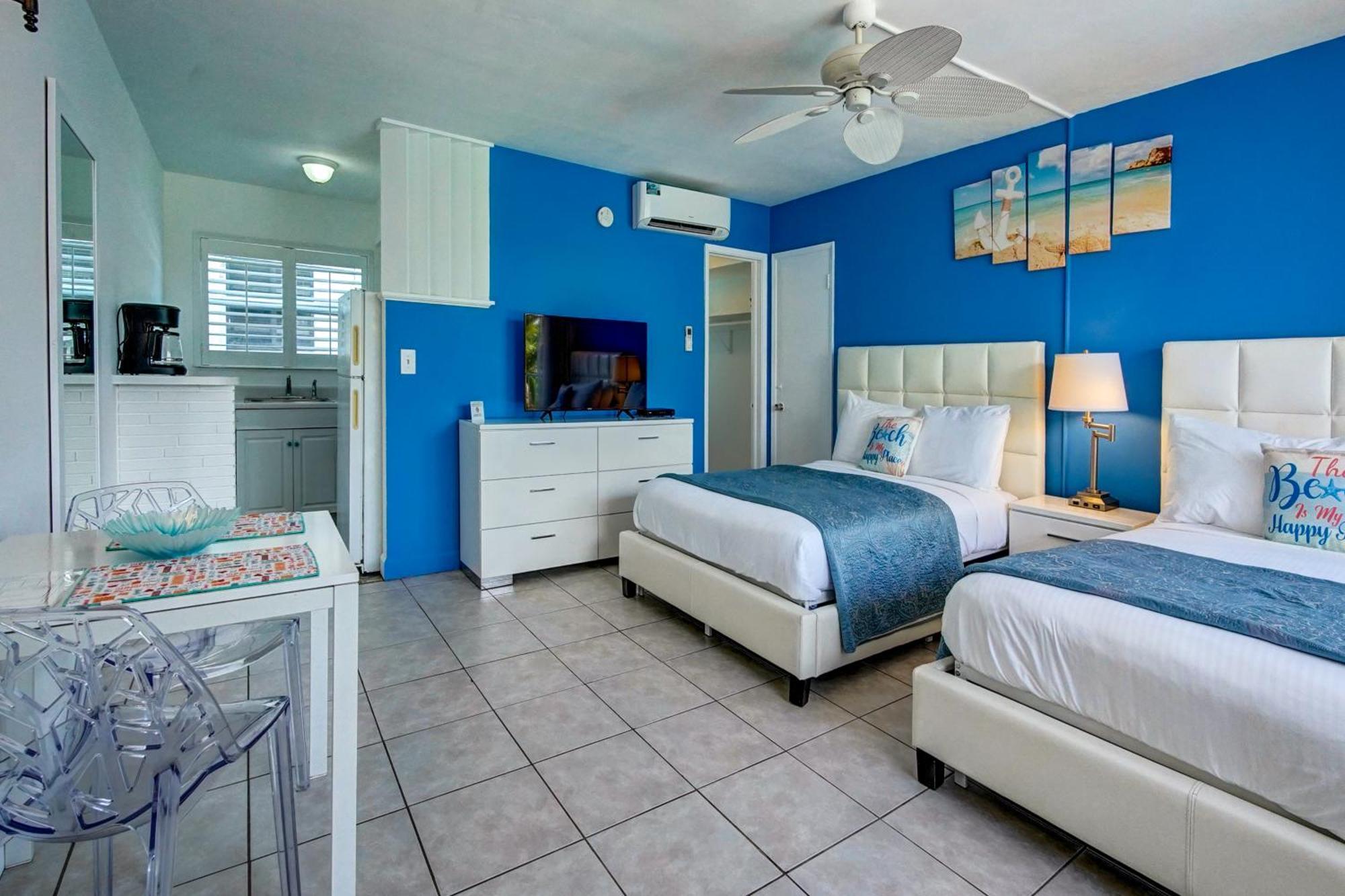 Castle By The Sea Motel 2*