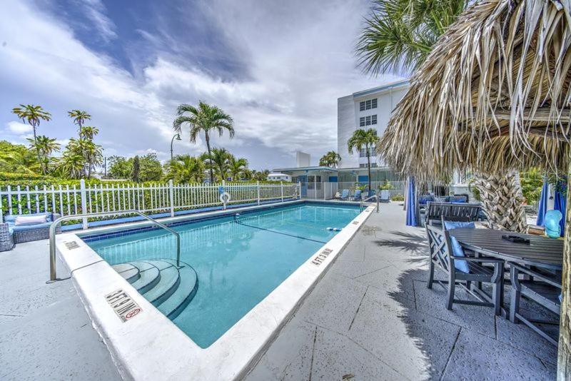 Castle By The Sea Motel 2*